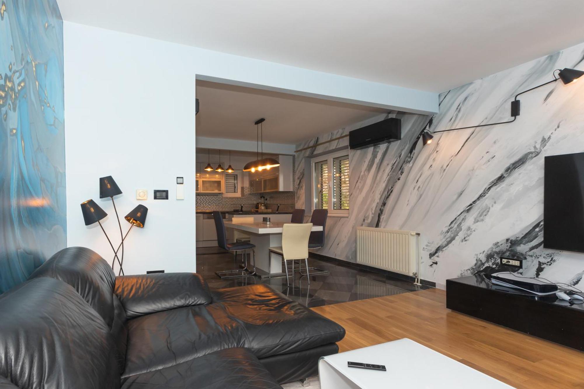 Center Apartment *